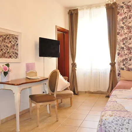 فندق مبيت وإفطار Le Di Livia سيينا
